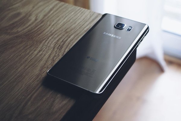 Quelles méthodes pour prolonger la durée de vie de l'écran AMOLED d'un Samsung Galaxy Note 20 ?